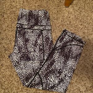 Zyia light n tight size 8-10 leggings with pockets